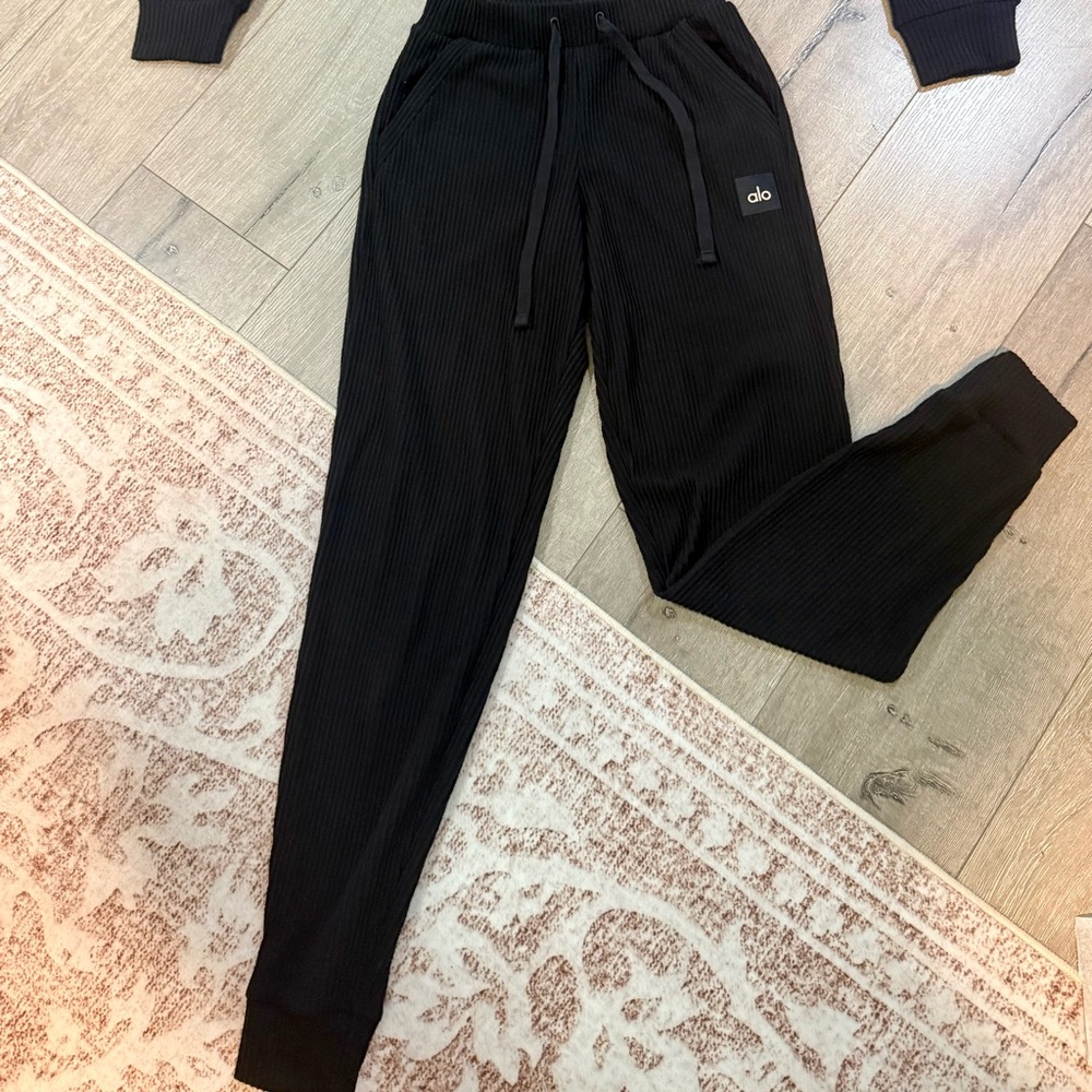 ALO Yoga Muse Black Ribbed Jogger Track Pants